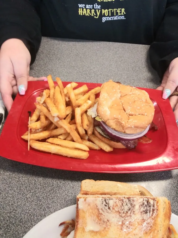 Bacon Cheeseburger Deluxe with Fries